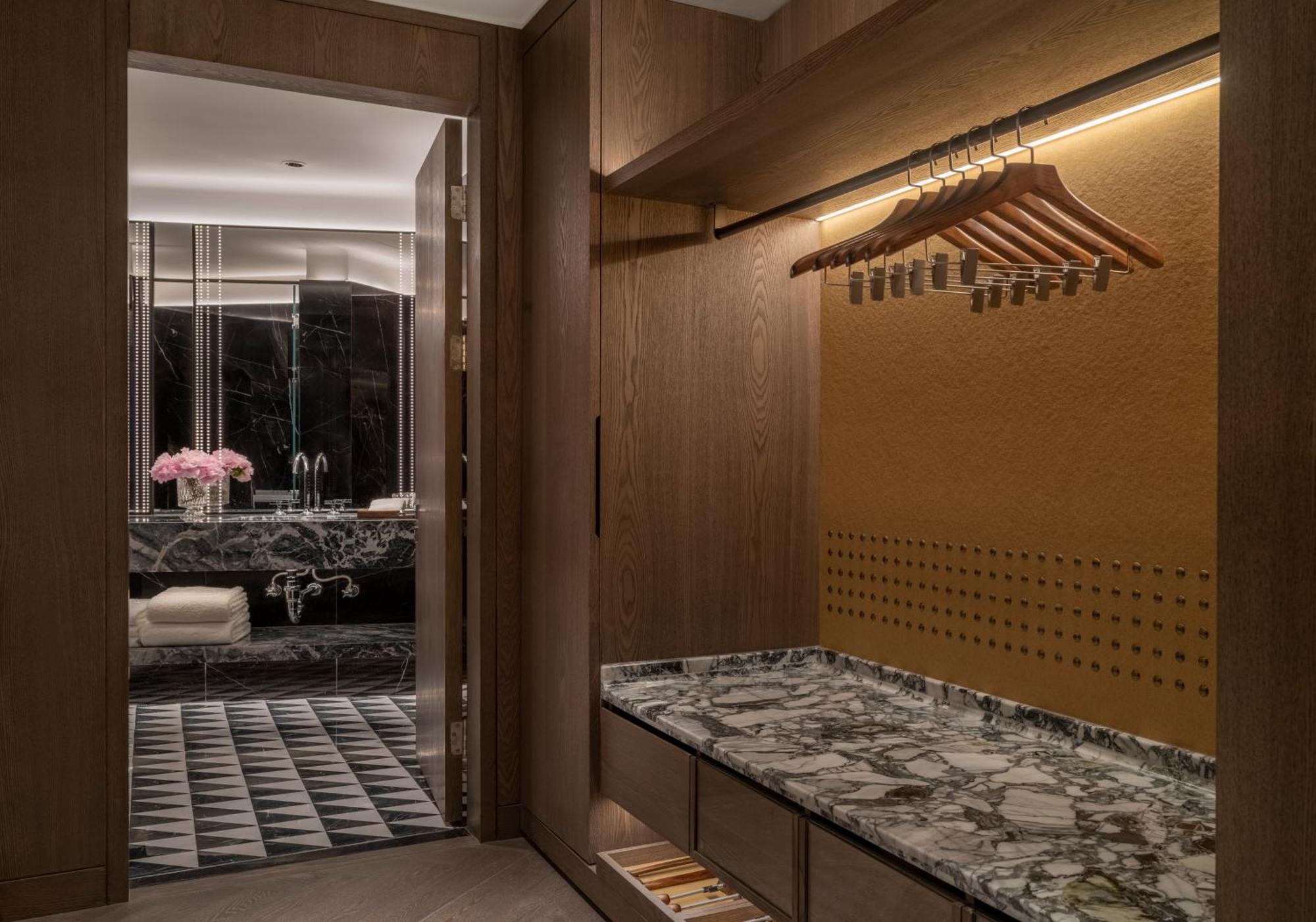 Conrad Urumqi Bagian luar foto
