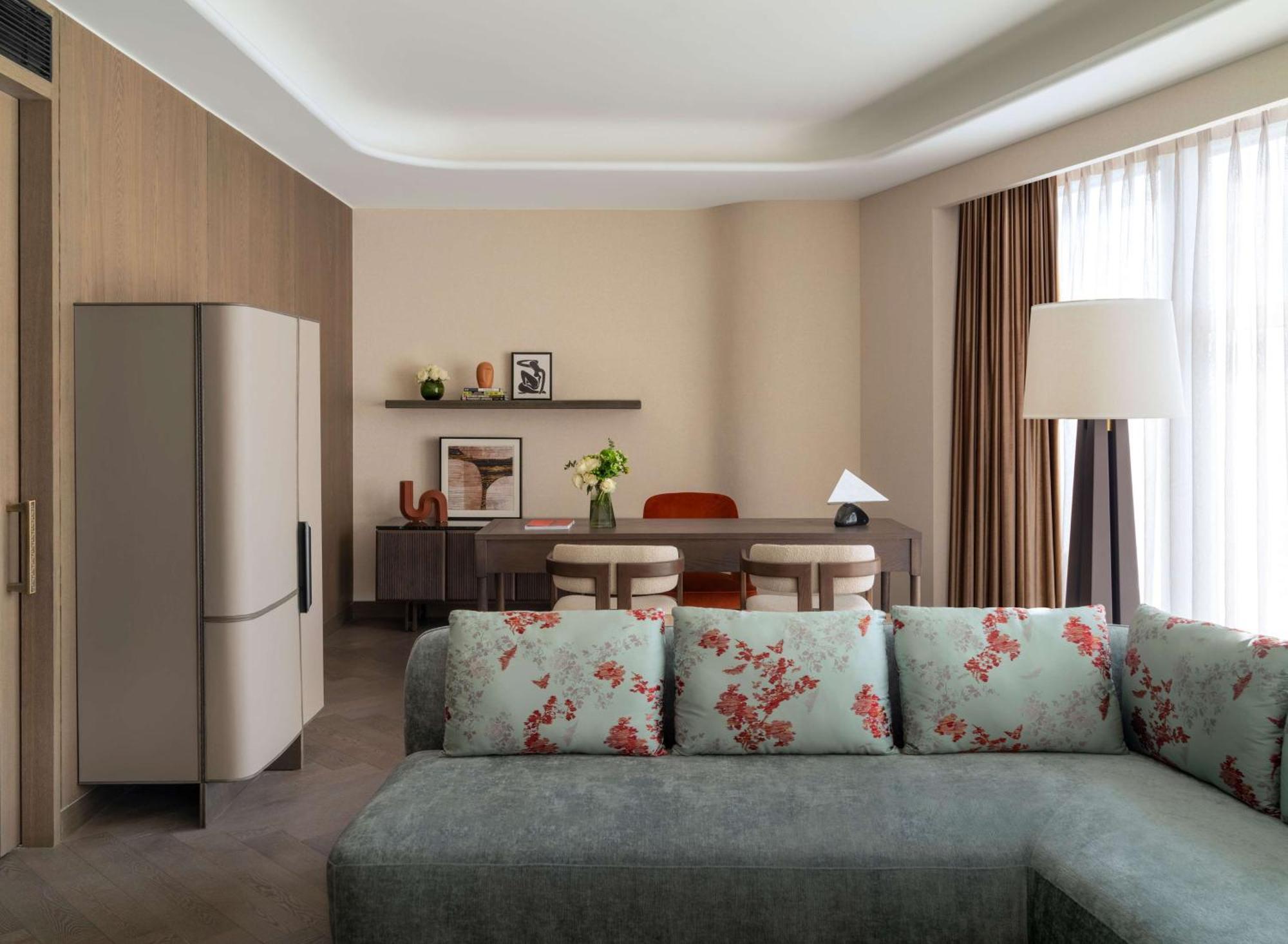 Conrad Urumqi Bagian luar foto