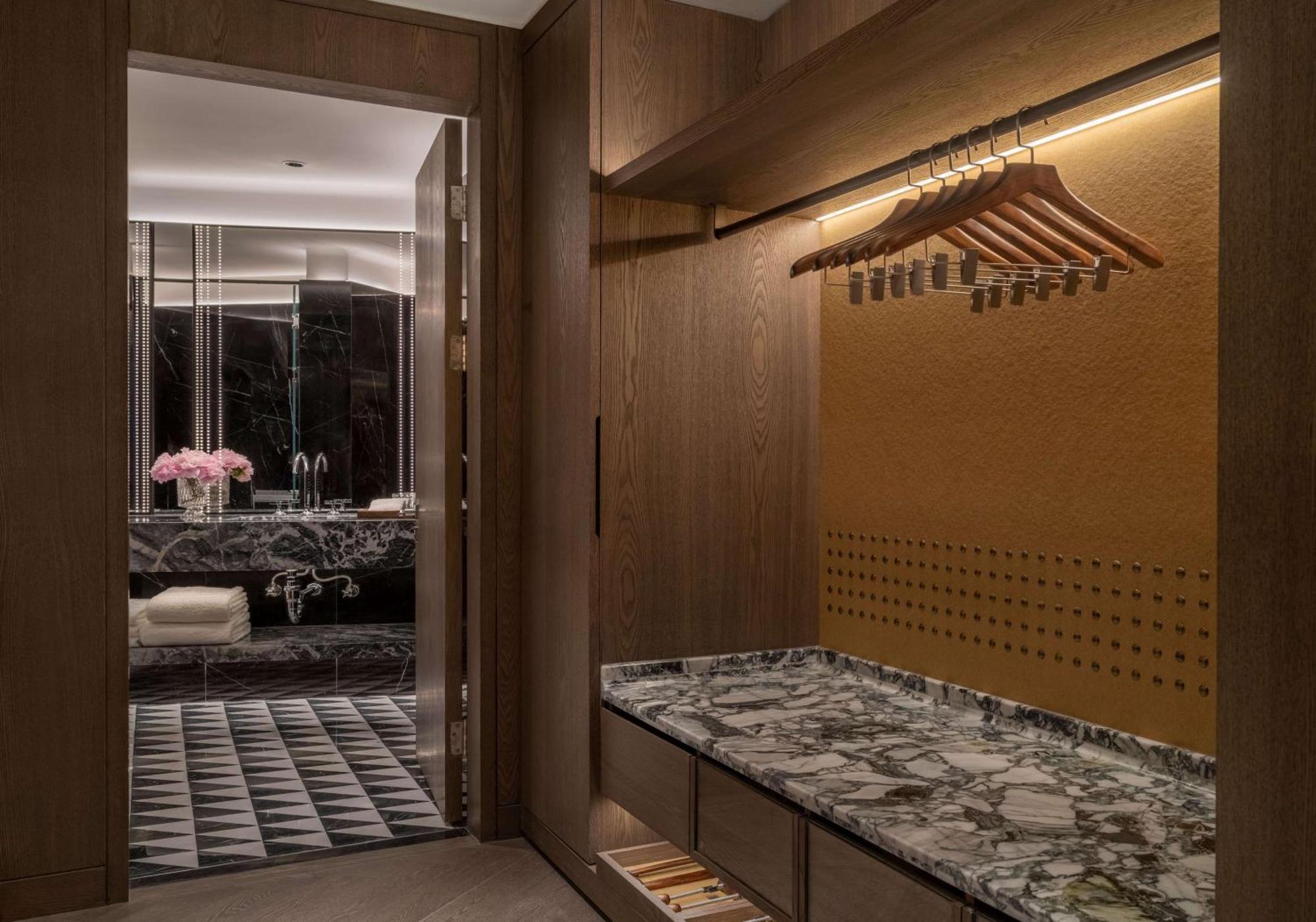 Conrad Urumqi Bagian luar foto